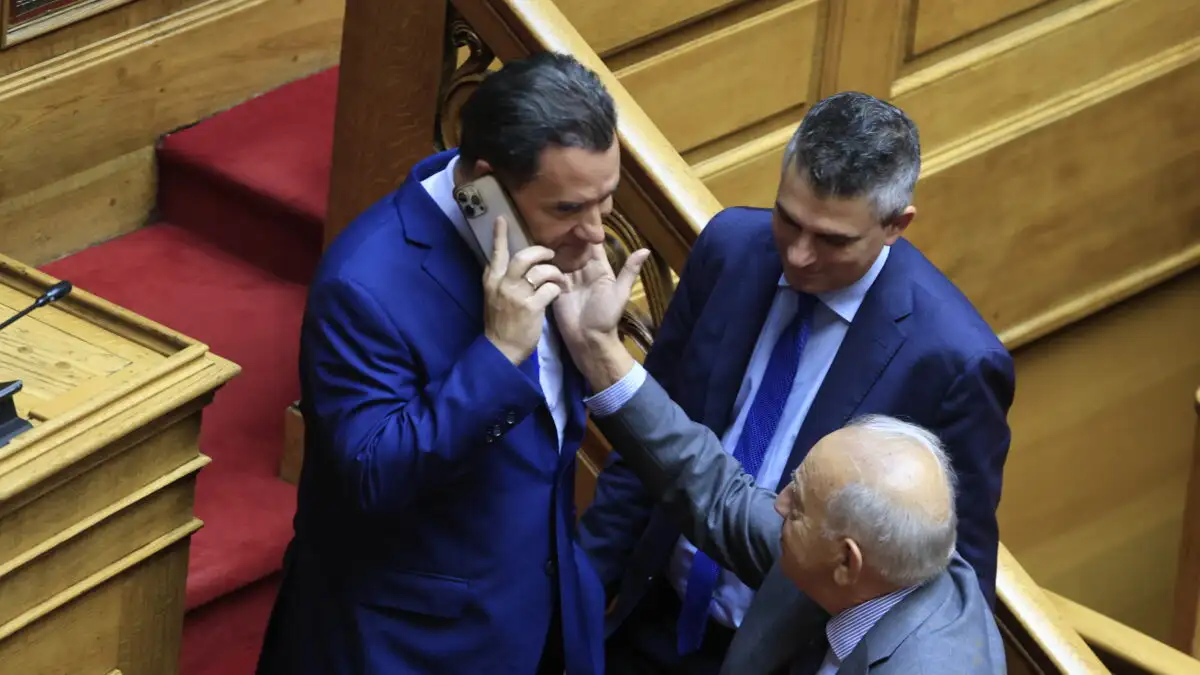 «Μπηχτές» Άδωνι σε Δένδια: «Δεν θα υπερασπιζόμουν δική μου τροπολογία μόνο αν ήμουν σε κώμα και είχα απώλεια συνείδησης»