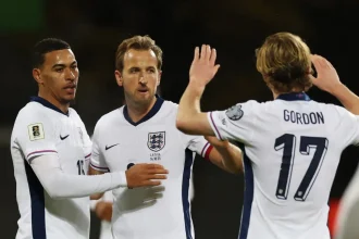 Η Αγγλία πέρασε με 5-0 από την Λετονία και προκρίθηκε στα τελικά του Μουντιάλ 2026
