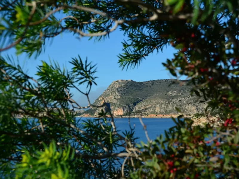 Αλλόκοτος καιρός: Έρχονται 30άρια Κυριακή και Δευτέρα, παρέλαση με βροχή και πτώση θερμοκρασίας