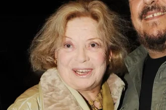 Άννα Κυριακού: Η συγκλονιστική εξομολόγηση του γιού της – «Ήθελε να αποτεφρωθεί, να είναι στο βαζάκι και να κοιτάει τον Παρθενώνα»