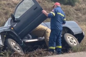 Αμφιλοχία: Ανετράπη αγροτικό στην εθνική οδό, σώα η οδηγός (ΦΩΤΟ - ΒΙΝΤΕΟ)