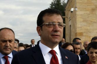Εκρέμ Ιμάμογλου στη «Monde»: Ο Ερντογάν γνωρίζει καλά ότι «όποιος κερδίζει την Κωνσταντινούπολη κερδίζει την Τουρκία» 