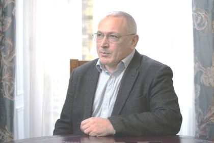Ρωσία: Η υπηρεσία ασφαλείας FSB ανακοίνωσε ότι κίνησε ποινική διαδικασία σε βάρος του εξόριστου επικριτή του Κρεμλίνου Χοντορκόφσκι