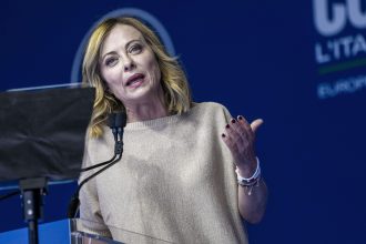 Ιταλία: Η Μελόνι βάζει τις τράπεζες να καλύψουν 4,5 δισ. στον προϋπολογισμό