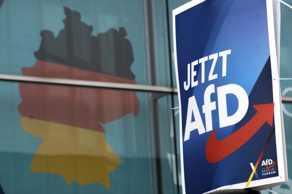 Γερμανία: Πρώτη η AfD και σε νέα δημοσκόπηση - Τα κόμματα του κυβερνητικού συνασπισμού στο χειρότερο ποσοστό τους από τις εκλογές