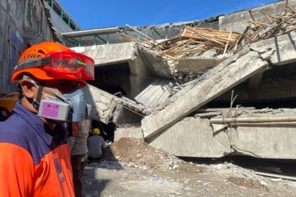 Ινδονησία: Τουλάχιστον 59 παιδιά εξακολουθούν να είναι παγιδευμένα κάτω από τα συντρίμμια του σχολείου