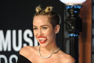 Η Μάιλι Σάιρους τραγουδά για τη νέα ταινία της σειράς «Avatar»