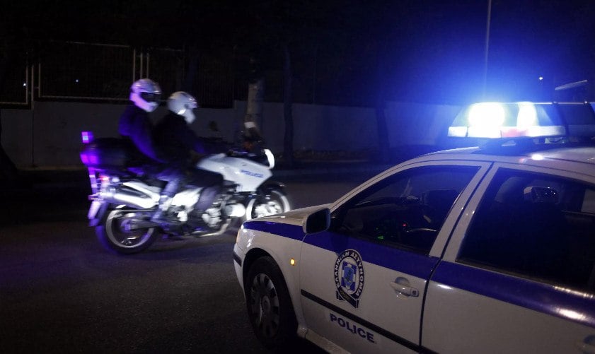 Αιματηρό επεισόδιο τα ξημερώματα: Αστυνομικός πυροβόλησε 50χρονο που τραυμάτισε συνάδελφό του με μαχαίρι