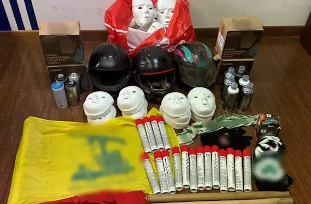 Συνελήφθη ο πρόεδρος του Ατρομήτου Βασίλης Μπέτσης-Βρέθηκαν φωτοβολίδες, κροτίδες και κοντάρια στο γήπεδο του Περιστερίου ΦΩΤΟ