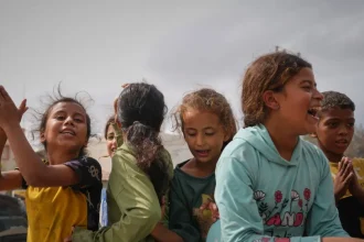 Γάζα: Σε ισχύ η εκεχειρία μεταξύ Ισραήλ και Χαμάς - Αποσύρονται οι IDF, οι Παλαιστίνιοι επιστρέφουν στα κατεστραμμένα σπίτια τους