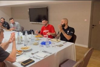 Η τούρτα έκπληξη του Ολυμπιακού στον Φουρνιέ! (ΒΙΝΤΕΟ)