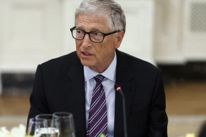 Ο Μπιλ Γκέιτς αναθεωρεί τη στάση του για την κλιματική αλλαγή: «Δεν θα οδηγήσει στην εξαφάνιση της ανθρωπότητας»