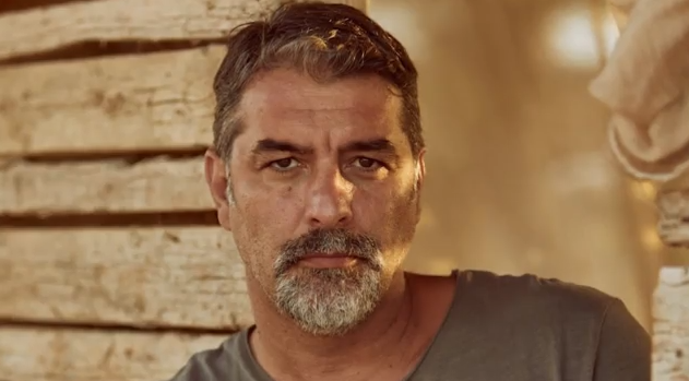 Βασίλης Μπισμπίκης: Κλεισμένος στο σπίτι του ο ηθοποιός μετά το τροχαίο που προκάλεσε