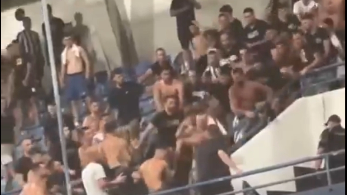 Πάτρα: Μπλόκα της ΕΛ.ΑΣ για να σταματήσει "θερμούς" οπαδούς από το Μαυροβούνιο να φθάσουν Αθήνα ΒΙΝΤΕΟ