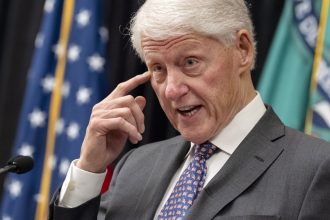 Επιτροπή του Κογκρέσου θέλει να καταθέσει ο Μπιλ Κλίντον για την υπόθεση Επστάιν