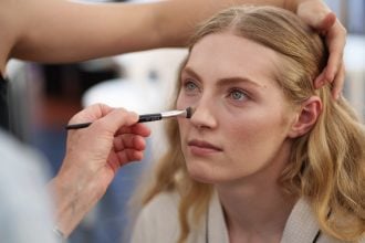 Ώριμη επιδερμίδα: 3 tips για να διαλέξεις το ιδανικό concealer