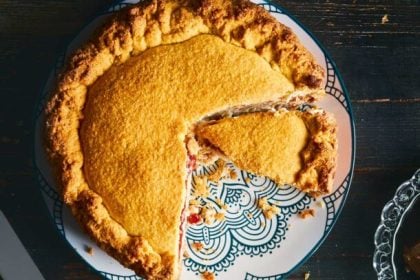 Σκεπαστή ιταλική τάρτα με κρέμα τυριού και μαρμελάδα βύσσινο