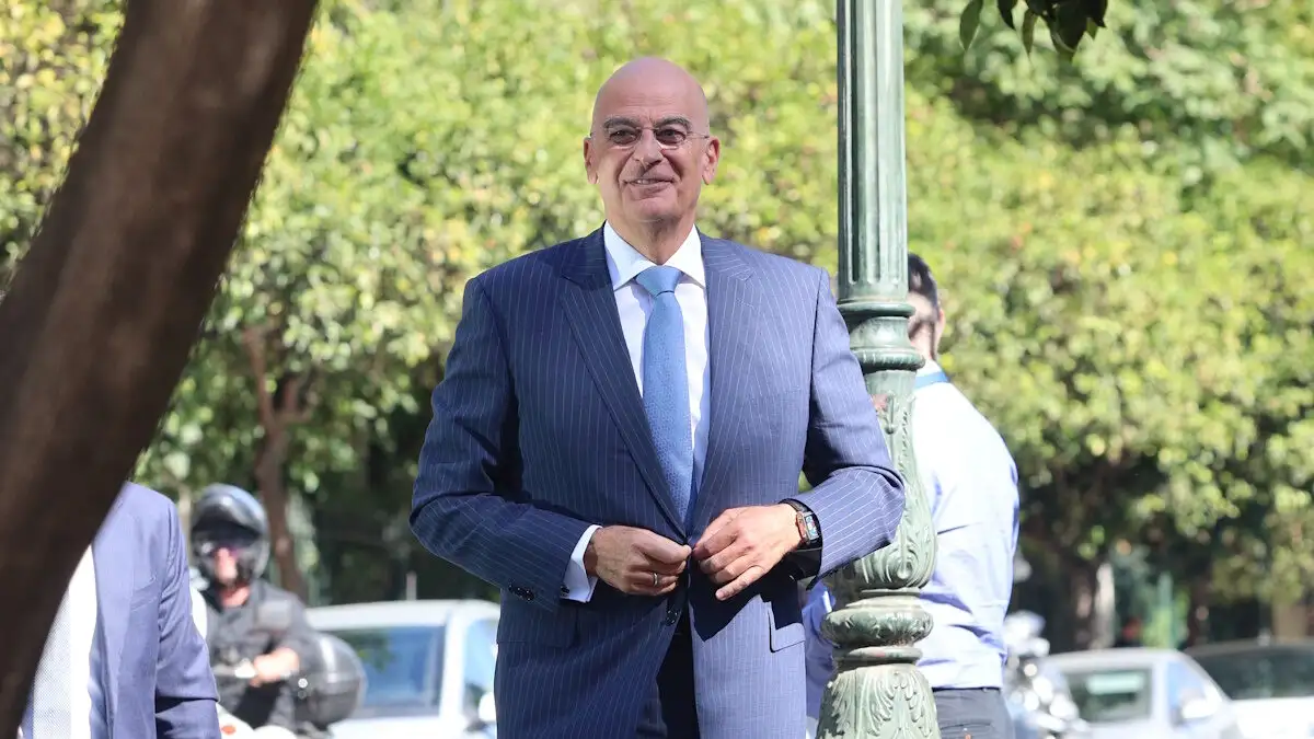 Ενόχληση για την απουσία Δένδια από τη Βουλή 