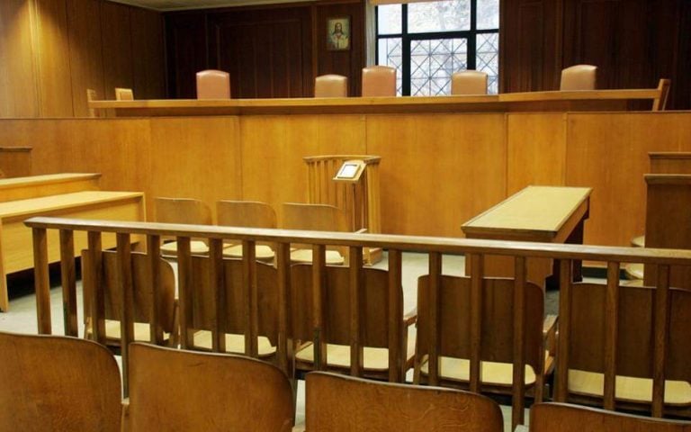 Ξυλοδαρμός γυναίκας δικηγόρου μέσα στο δικαστήριο - «Μου άστραψε χαστούκι και με γρονθοκόπησε»