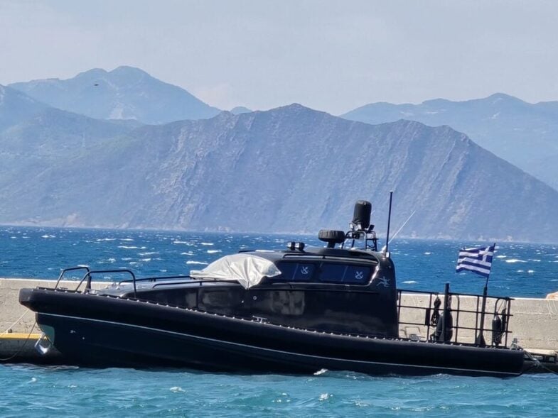 Πατρινοί και Αιγιώτης κομάντο του Λιμενικού, πρωταγωνιστές σε διάσωση 6 Ρώσων ναυαγών στη Σύμη (ΦΩΤΟ)