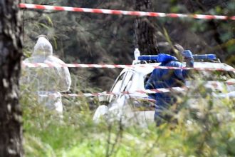 Ο δράστης του διπλού φονικού στη Φοινικούντα φαίνεται να είχε συνεργό - Βίντεο δείχνει το μηχανάκι να φτάνει με δύο άτομα στο κάμπινγκ