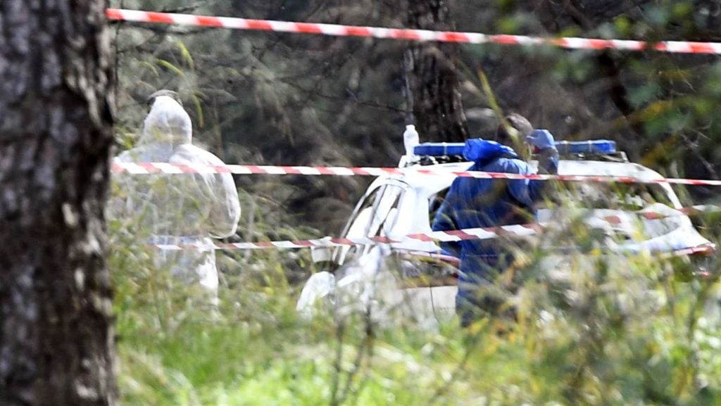 Ο δράστης του διπλού φονικού στη Φοινικούντα φαίνεται να είχε συνεργό - Βίντεο δείχνει το μηχανάκι να φτάνει με δύο άτομα στο κάμπινγκ