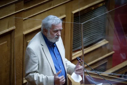 Ο Θοδωρής Δρίτσας ορκίστηκε βουλευτής ΣΥΡΙΖΑ στη θέση του Αλέξη Τσίπρα και προσχωρεί στη Νέα Αριστερά