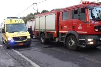 Πως βρέθηκε το ΙΧ από την εθνική οδό στον γκρεμό - Το απίστευτο τροχαίο στην Παναγοπούλα ΦΩΤΟ