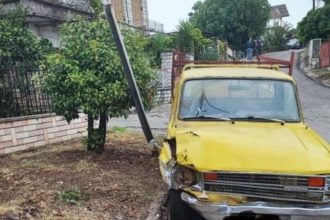 Δυτ. Ελλάδα: Αγροτικό εξετράπη και πήρε… αμπάριζα εικόνισμα και κάδο (ΦΩΤΟ)