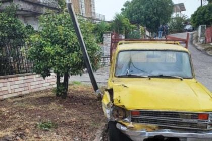 Δυτ. Ελλάδα: Αγροτικό εξετράπη και πήρε… αμπάριζα εικόνισμα και κάδο (ΦΩΤΟ)