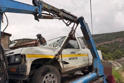 Δυτ. Ελλάδα: Όχημα δήμου κατέληξε σε γκρεμό - «Άγιο» είχε ο οδηγός (ΦΩΤΟ)