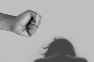 Βόλος: 50χρονος απείλησε να κάψει πρώην σύζυγο, κόρη και εγγονή