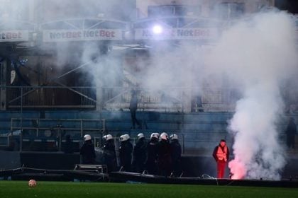 Σοβαρά επεισόδια στο γήπεδο Σαραβαλίου - Τρεις τραυματίες στο νοσοκομείο - Διεκόπη ο αγώνας μεταξύ Πάτραι 2025 και ΑΕ Αιγίου