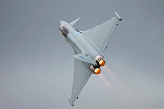 Στο Κατάρ ο Τούρκος υπουργός Άμυνας - Στο τραπέζι η αγορά μεταχειρισμένων Eurofighter