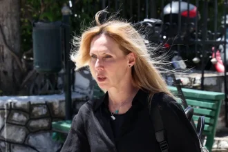 Εβελίνα Παπούλια: «Είχε γίνει μια ολόκληρη ιστορία μέχρι να μπορέσω να είμαι στους Δυο Ξένους»