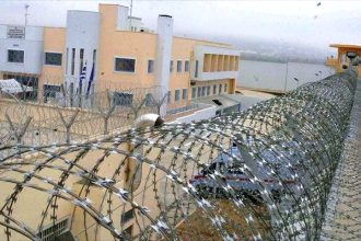 Κρατούμενος μεταφέρθηκε από την Πάτρα στις φυλακές Δομοκού με το στομάχι γεμάτο φακελάκια με ναρκωτικά!