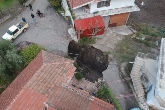 Η ΕΑΓΜΕ εισηγείται να εγκαταλειφθούν οι κατοικίες περιμετρικά του «κρατήρα» στις Φυτείες Αιτωλοακαρνανίας