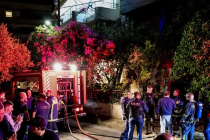 ΣΟΚ: Έβαλε φωτιά και έκαψε την μάνα και τον θείο του σε διαμέρισμα στο Ηράκλειο, ο ένας ήταν με σακούλα στο κεφάλι - Ο δράστης πήδηξε από το μπαλκόνι