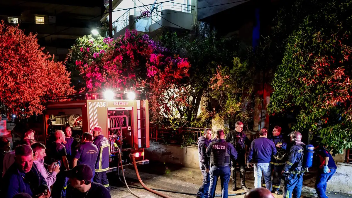 ΣΟΚ: Έβαλε φωτιά και έκαψε την μάνα και τον θείο του σε διαμέρισμα στο Ηράκλειο, ο ένας ήταν με σακούλα στο κεφάλι - Ο δράστης πήδηξε από το μπαλκόνι