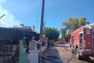 Μεγάλη φωτιά στο Νεοχώρι Μεσολογγίου – Κάηκαν σπίτια (ΦΩΤΟ)