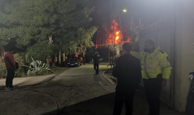 Πάτρα: Φωτιά τα ξημερώματα σε υποσταθμό της ΔΕΗ