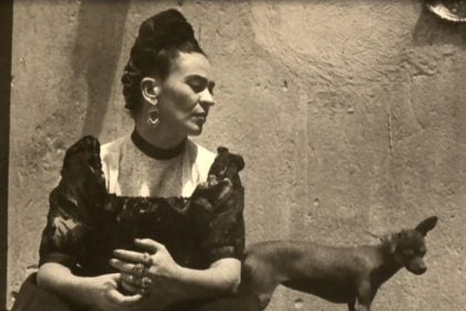 Frida Kahlo - Her Photos: Ανοίγει η αυλαία της φωτογραφικής έκθεσης