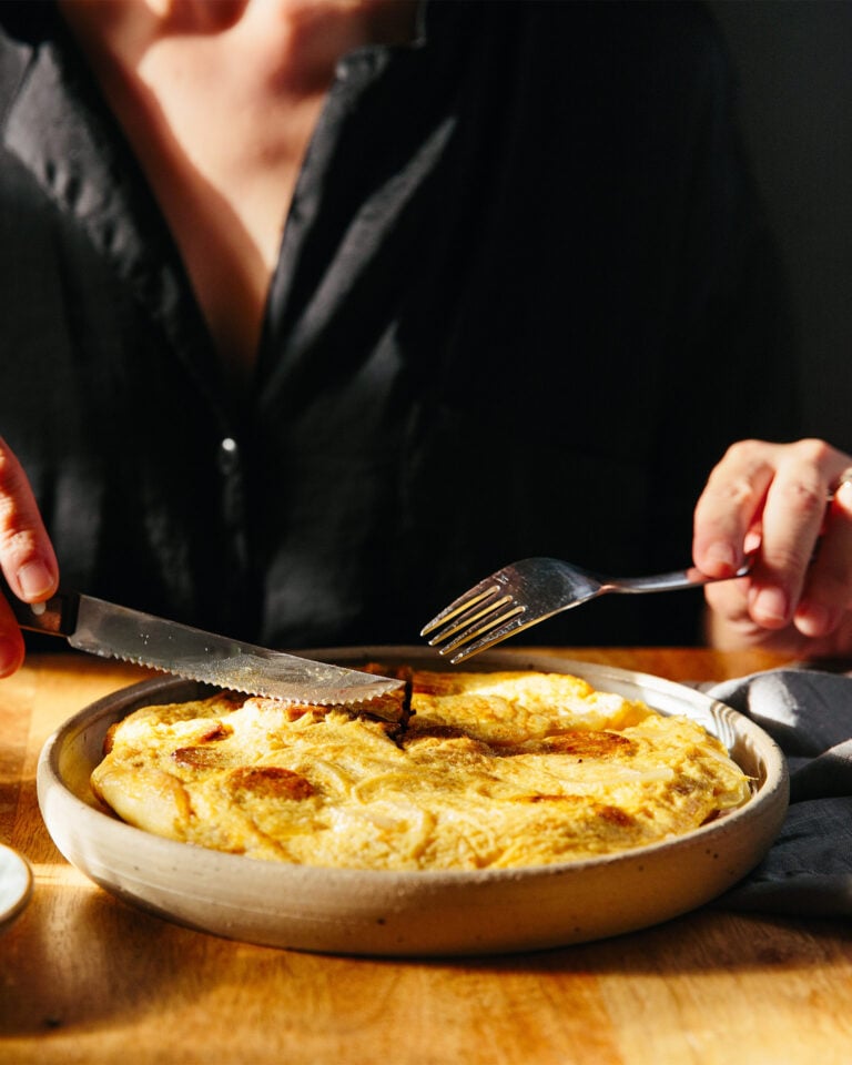 Φρουτάλια με πατάτες και λουκάνικο