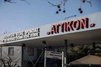 Για κακούργημα κατηγορείται ο 42χρονος που τραυμάτισε με πιρούνι την έγκυο σύζυγό του – Οδηγείται στον ανακριτή
