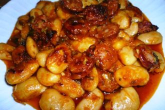 Γίγαντες με χωριάτικο λουκάνικο