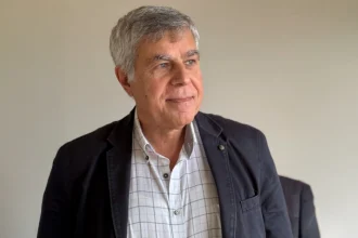 Παραιτήθηκε από διευθυντής του γραφείου του Ανδρουλάκη ο Γιώργος Παπαβασιλείου - Είχε κάνει αποθεωτικές αναρτήσεις για τον Μητσοτάκη