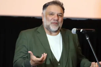 Γρηγόρης Αρναούτογλου: «Ήμουν τόσο θρησκόληπτος που δεν είχα ερωτικές επαφές κάθε Τετάρτη και Παρασκευή»