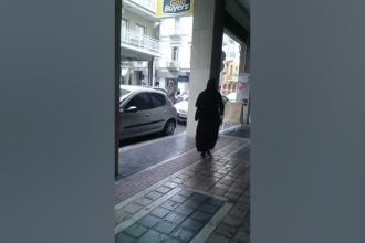 Πάτρα: “Ξαναχτύπησαν” οι … “μαϊμού” καλόγριες - Κυκλοφορούν στους κεντρικούς πεζόδρομους και ζητούν βοήθεια...