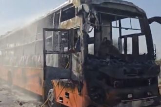 Τραγωδία στην Ινδία: Λεωφορείο τυλίχθηκε στις φλόγες – Τουλάχιστον 20 νεκροί
