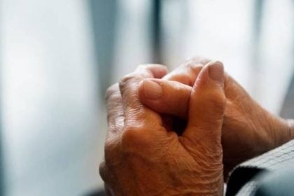Σοκ στην Αιγιάλεια: Ηλικιωμένη έπεσε θύμα σεξουαλικής επίθεσης από αλλοδαπό - Τί βρήκε το κουράγιο να κάνει το θύμα